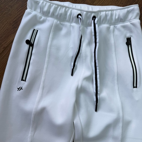 Tail Eleanor Jogger - Picture 2 of 7